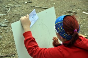 Ilves-kylttien luonnostelua