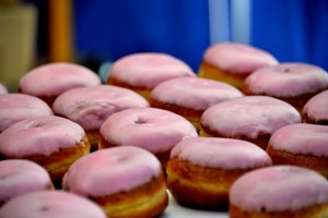 Osallistujat saatiin houkuteltua paikalle muun muassa herkullisilla tarjottavilla.